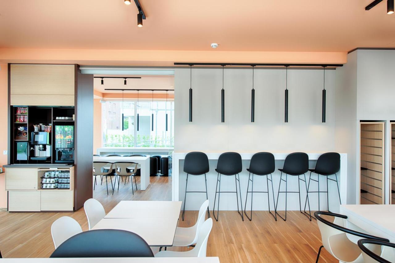 B&B Hotel Rostock-Hafen ภายนอก รูปภาพ