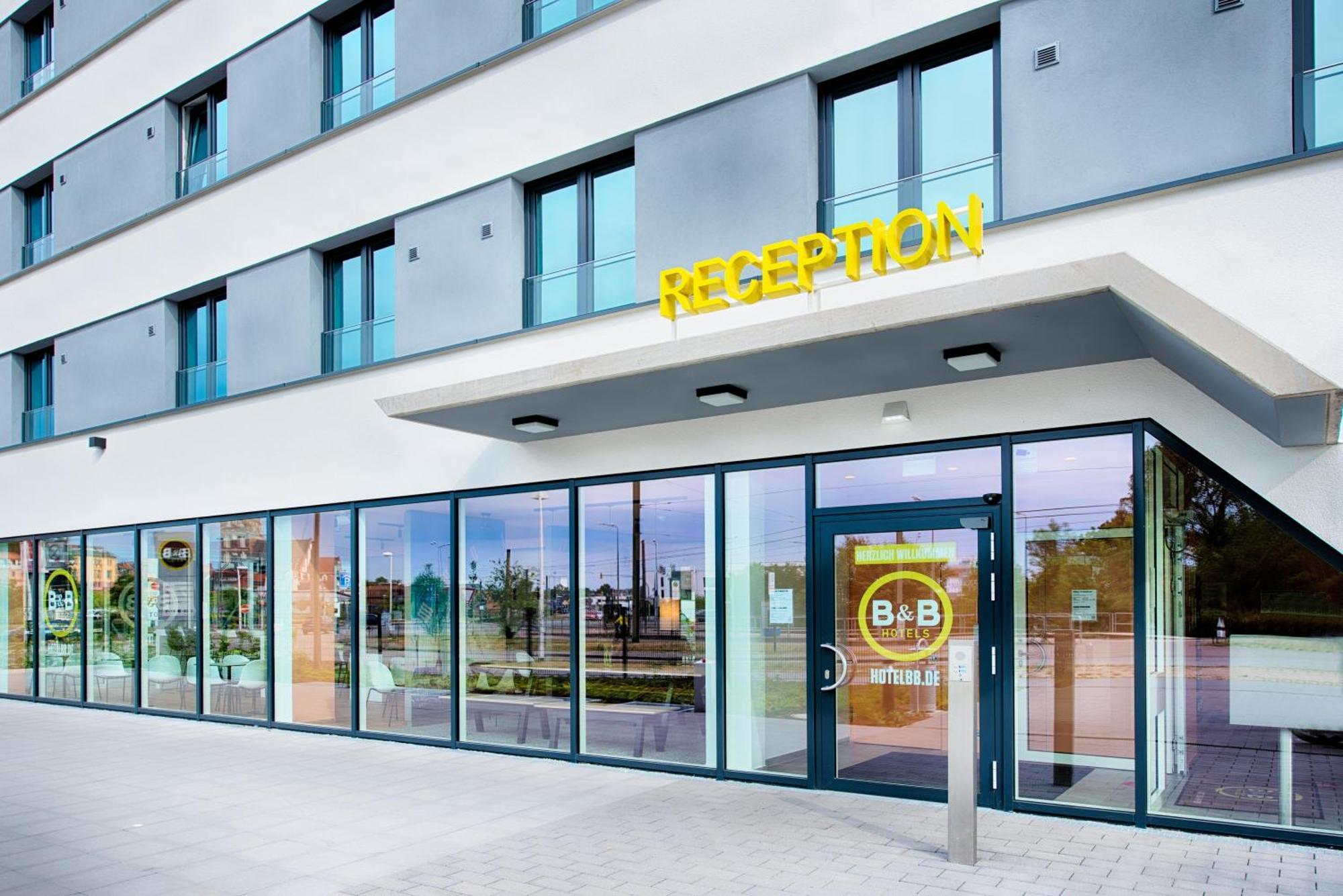 B&B Hotel Rostock-Hafen ภายนอก รูปภาพ